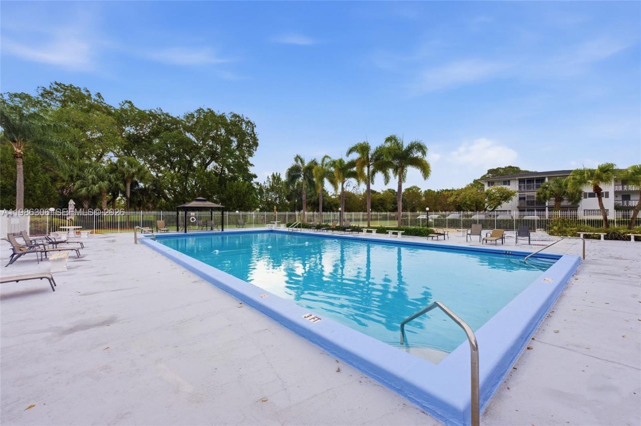 1201 Hillcrest Ct , Unit 209, Hollywood, FL 33021 Photo