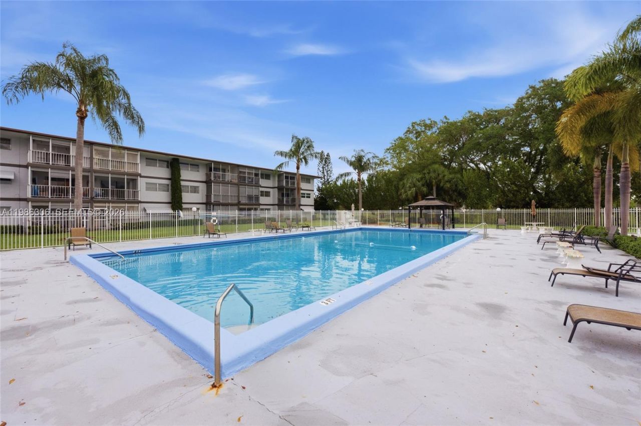 1201 Hillcrest Ct , Unit 209, Hollywood, FL 33021 Photo