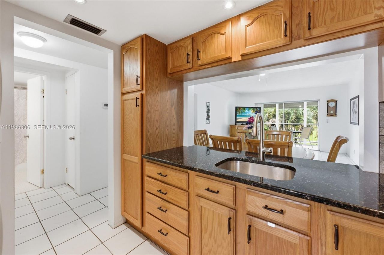 1201 Hillcrest Ct , Unit 209, Hollywood, FL 33021 Photo