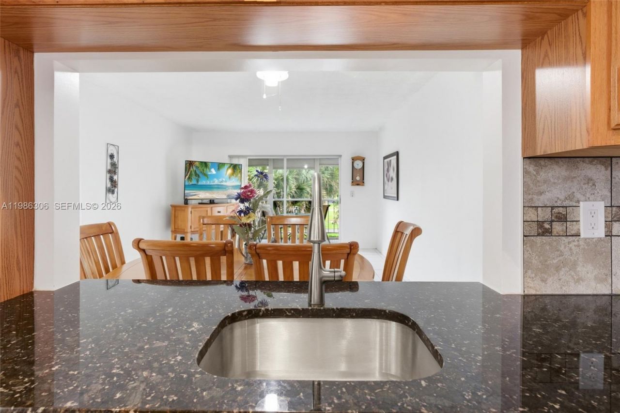 1201 Hillcrest Ct , Unit 209, Hollywood, FL 33021 Photo