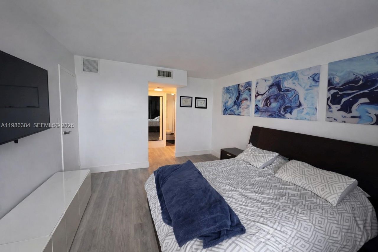 3675 N Country Club Dr, Unit 2305, Aventura, FL 33180 Photo