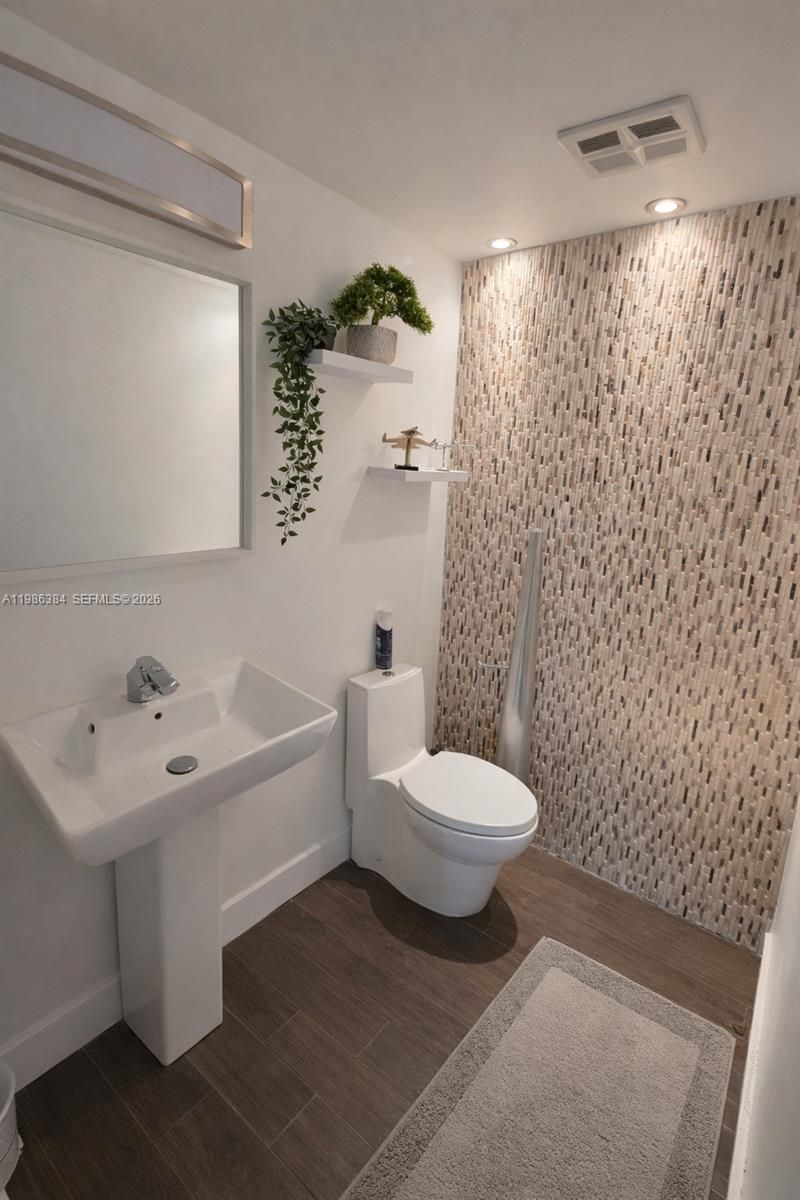 3675 N Country Club Dr, Unit 2305, Aventura, FL 33180 Photo