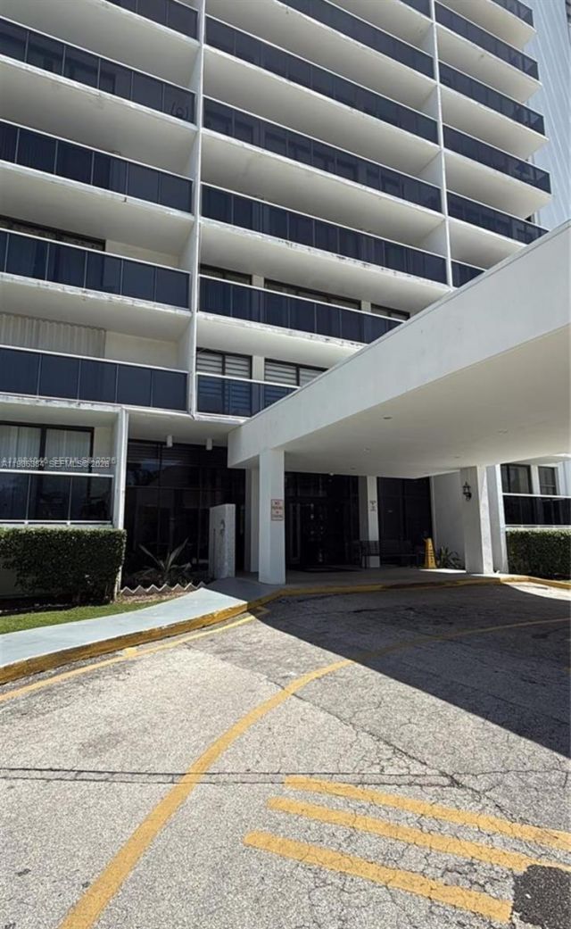3675 N Country Club Dr, Unit 2305, Aventura, FL 33180 Photo