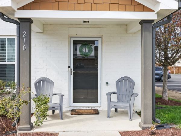 210 W Mill Dr , Nashville, TN 37209