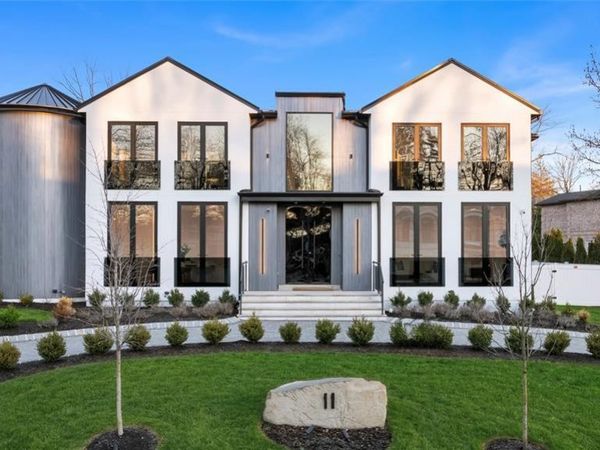 11 Roberts Road, Englewood Cliffs, NJ 07632