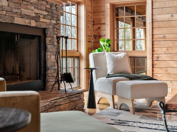 219 Woodlyn Etch Drive, Hendersonville, NC 28792