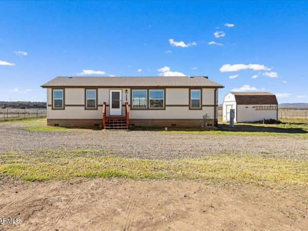 325 E HOUSTON Road, Paulden, AZ 86334