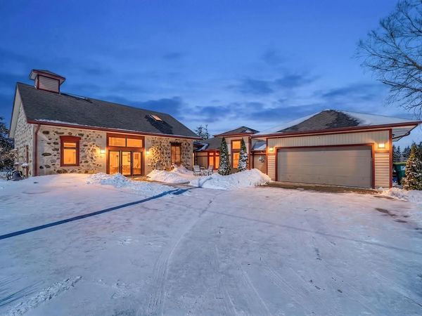 998 E Newark DRIVE, West Bend, WI 53090