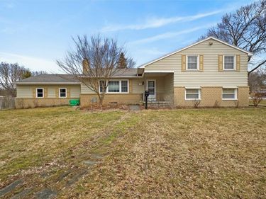 110 Dunrovin Lane , Rochester, NY 14618