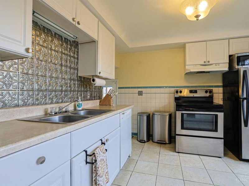 3088 Belden Circle, Cincinnati, OH 45211 Photo 14