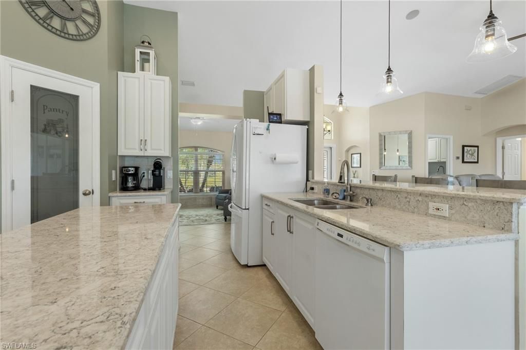2013 SW 31st Ter, Cape Coral, FL 33914 Photo