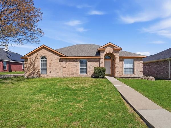 1325 Maple Ridge Drive, Mesquite, TX 75149