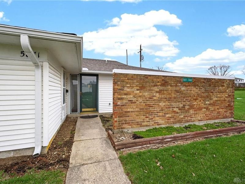 5871 Troy Villa Boulevard, Huber Heights, OH 45424 Photo 2