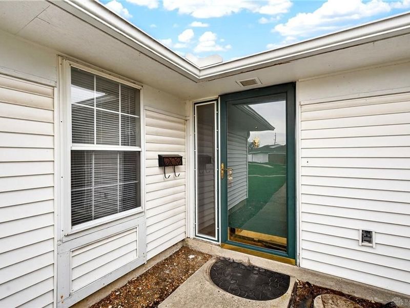 5871 Troy Villa Boulevard, Huber Heights, OH 45424 Photo 3