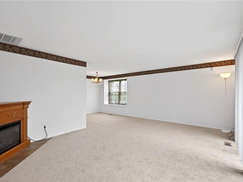 5871 Troy Villa Boulevard, Huber Heights, OH 45424 Photo 7