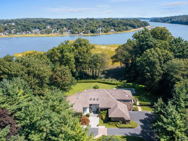 8 Mill Pond Lane , Lattingtown, NY 11560