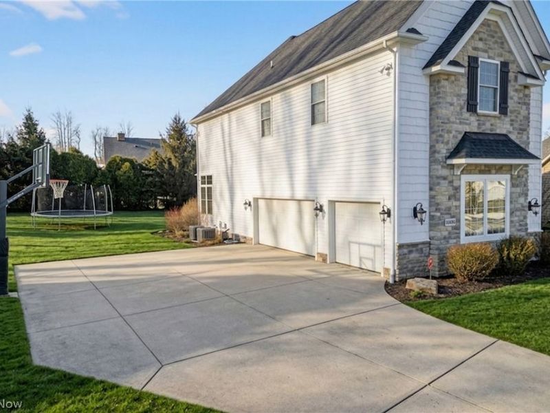 11530 Monarch Court, Concord Township, OH 44077 Photo 2