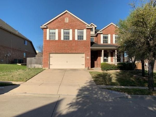 1020 Long Pointe Avenue , Fort Worth, TX 76108