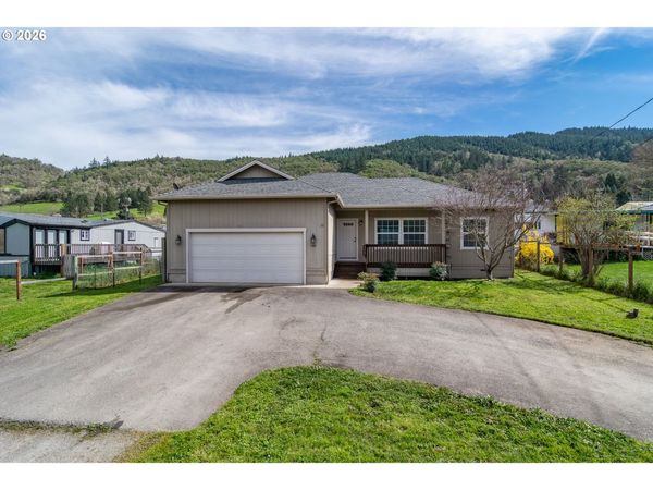 1102 COOK ST, Myrtle Creek, OR 97457