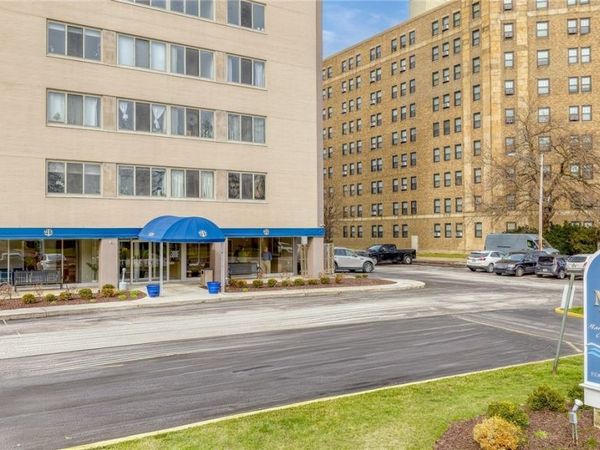 12520 Edgewater Drive, Unit 1504, Lakewood, OH 44107