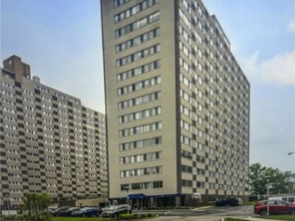 12520 Edgewater Drive, Unit 1504, Lakewood, OH 44107