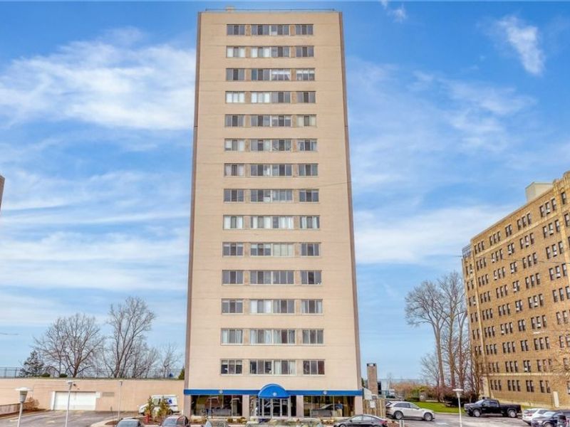 12520 Edgewater Drive, Unit 1504, Lakewood, OH 44107 Photo 2