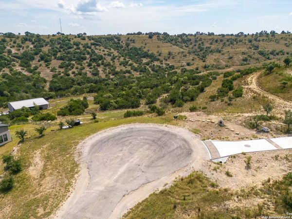 50 thriving oak, Blanco, TX 78606