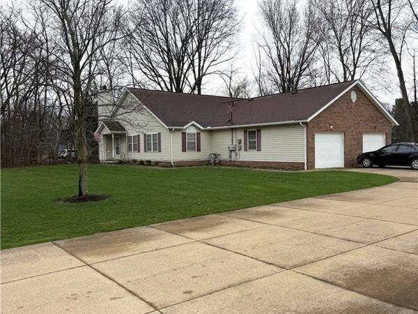 1921-1929 Ritchie Road , Stow, OH 44224