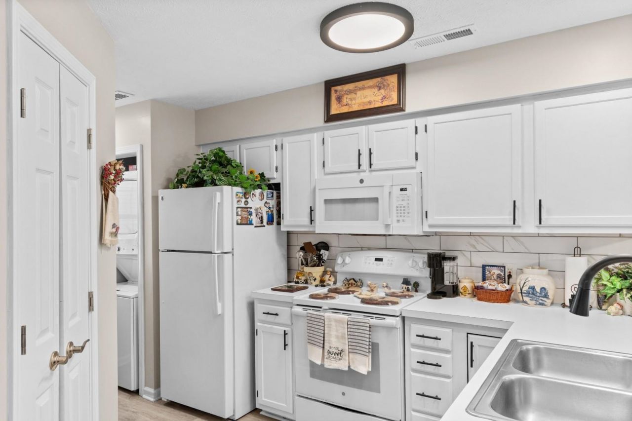 533 White River Dr.  Photo 5