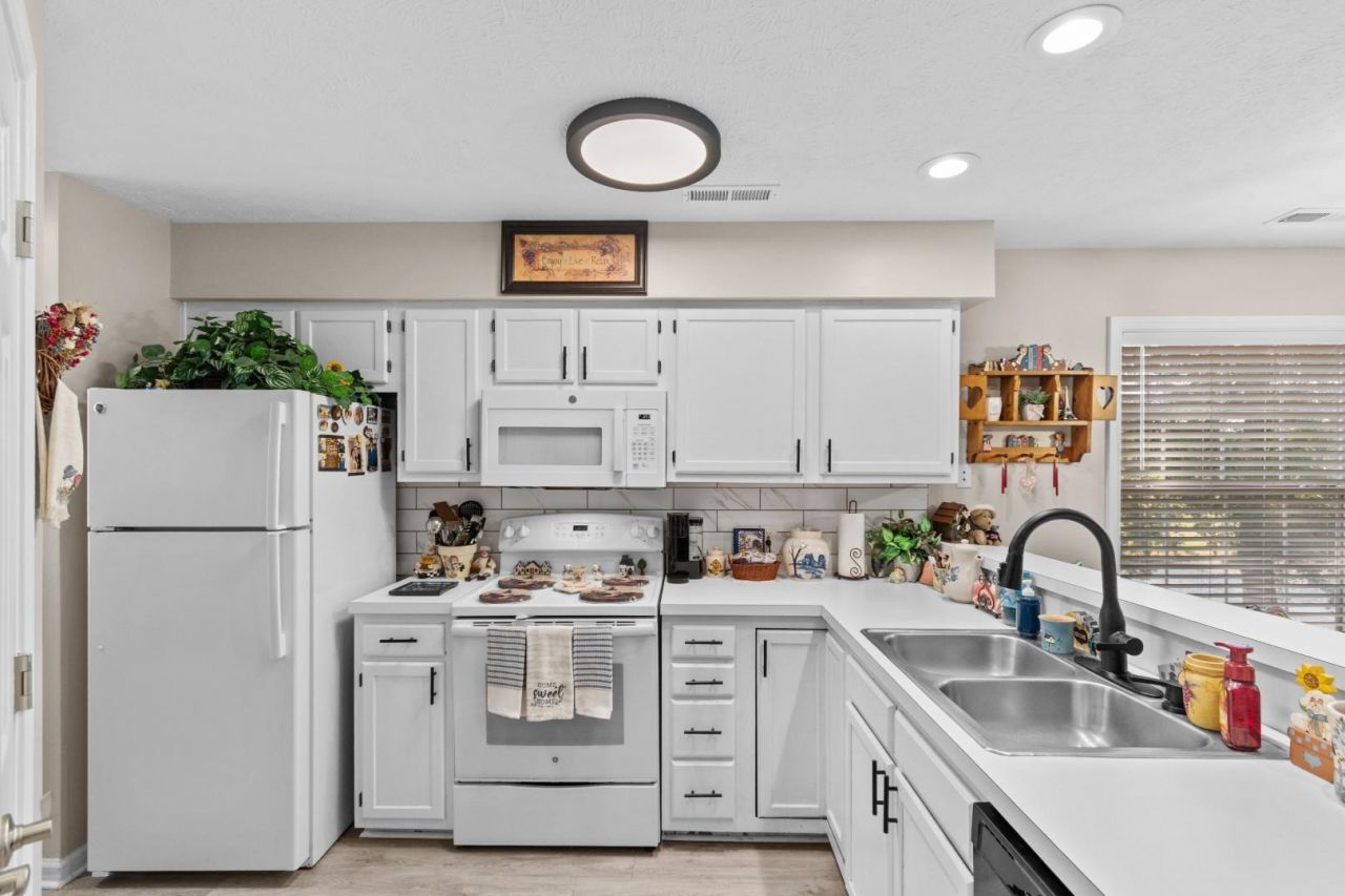 533 White River Dr.  Photo 6