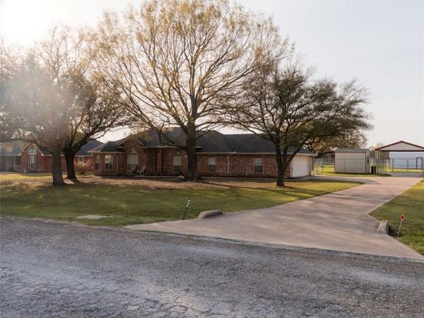 111 Fox Trail, Red Oak, TX 75154
