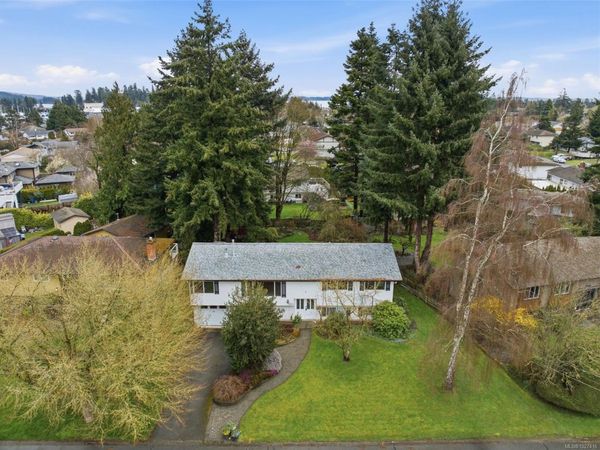 2010 Courser Dr , Sidney, BC V8L 2N6