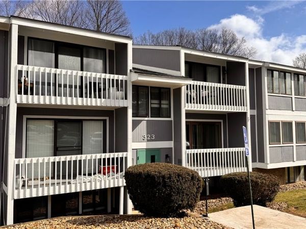 323 Ridge Point Cir, Unit A11, Bridgeville, PA 15017