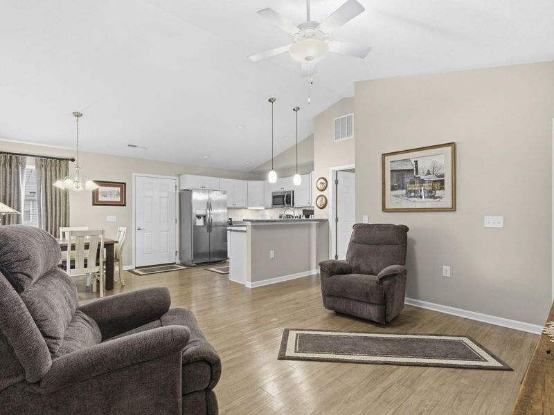 8392 Taylor Chase Drive , Reynoldsburg, OH 43068 Photo 5