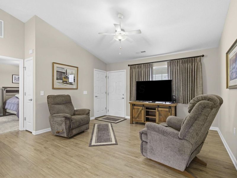 8392 Taylor Chase Drive , Reynoldsburg, OH 43068 Photo 6