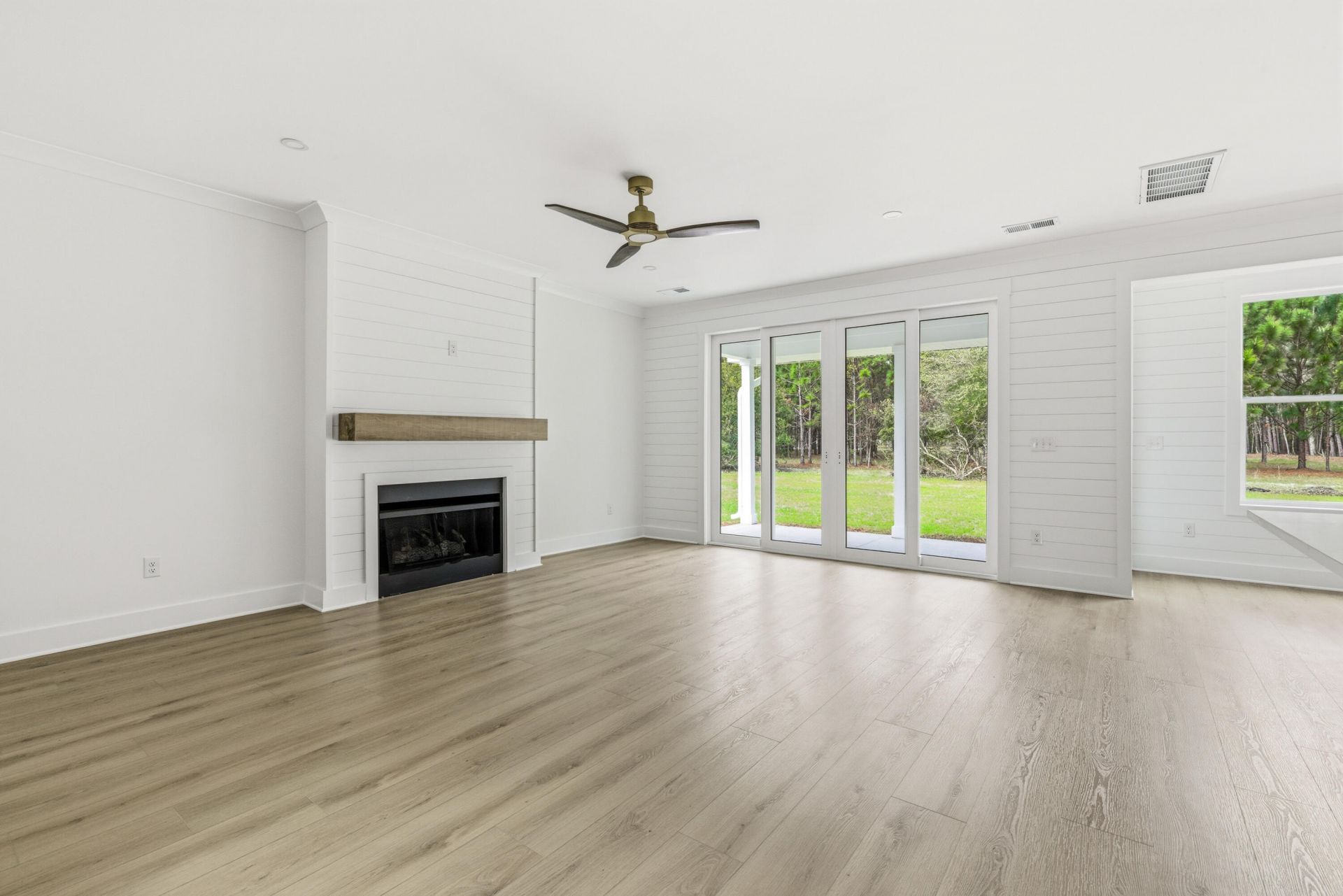 2000 Bahama Drive Photo 13