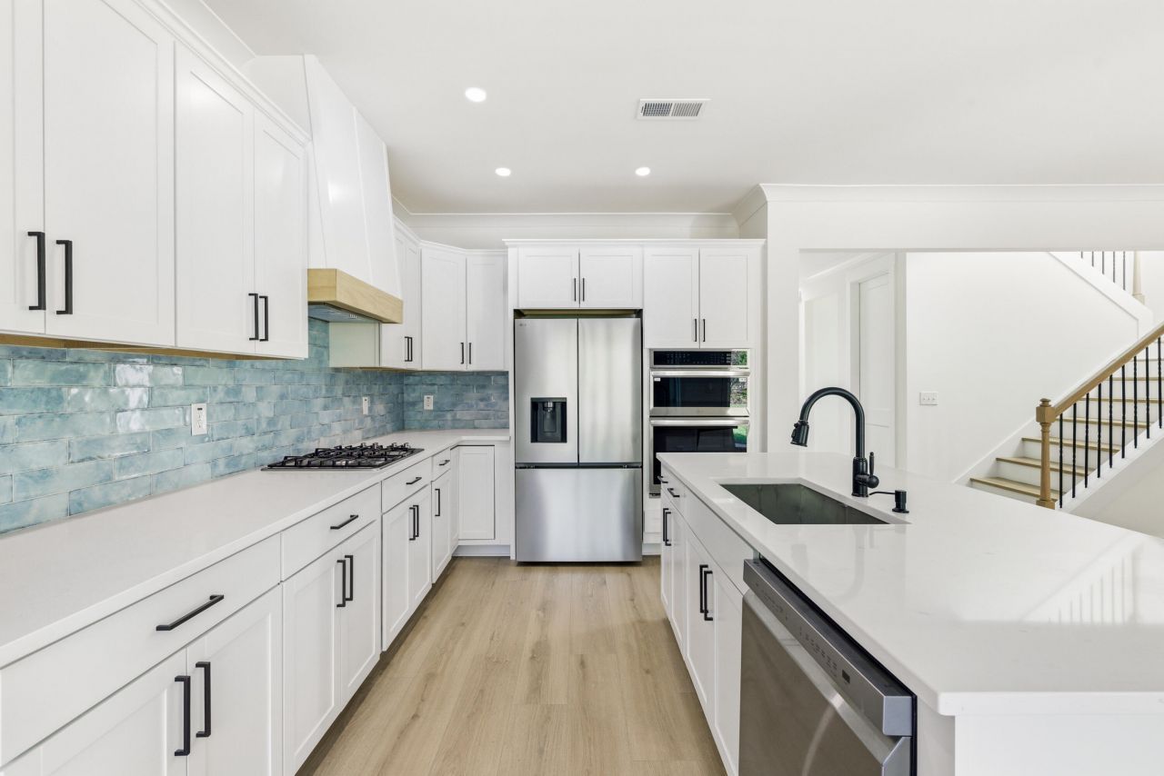 2000 Bahama Drive Photo 26