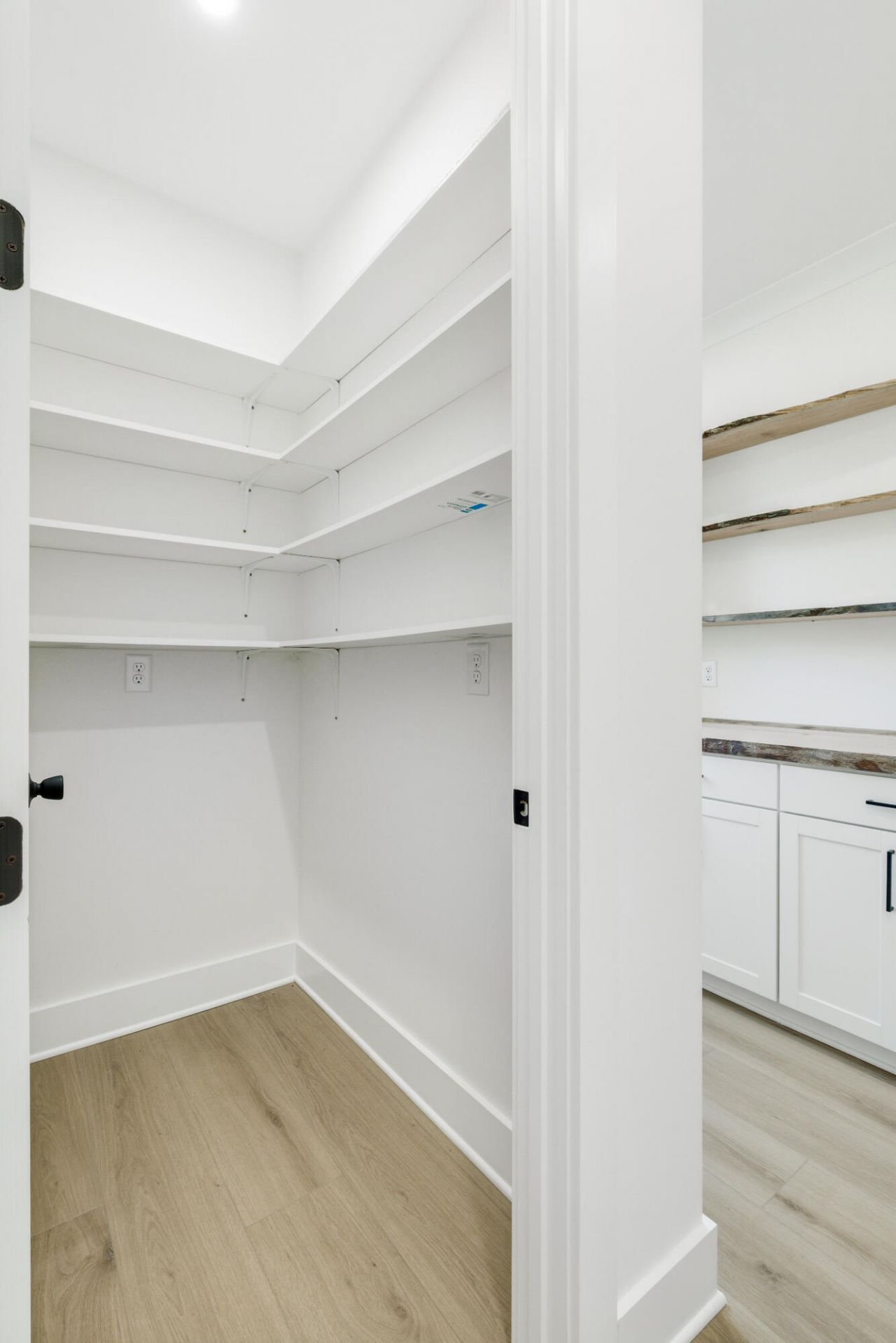 2000 Bahama Drive Photo 33