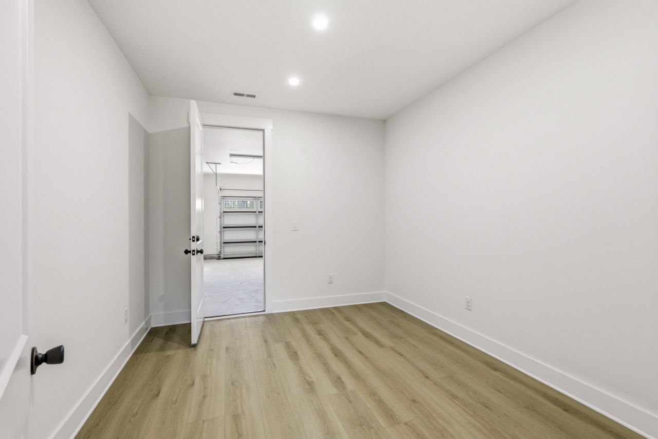 2000 Bahama Drive Photo 36