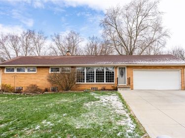 3939 Thunderbird Circle NW, North Canton, OH 44720