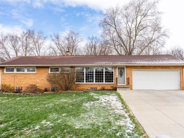 3939 Thunderbird Circle NW, North Canton, OH 44720