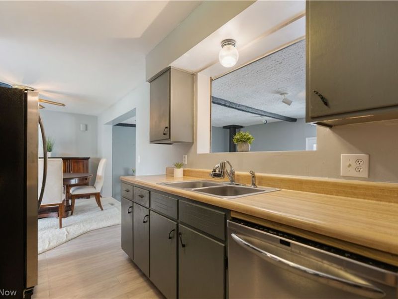 3939 Thunderbird Circle NW, North Canton, OH 44720 Photo 12