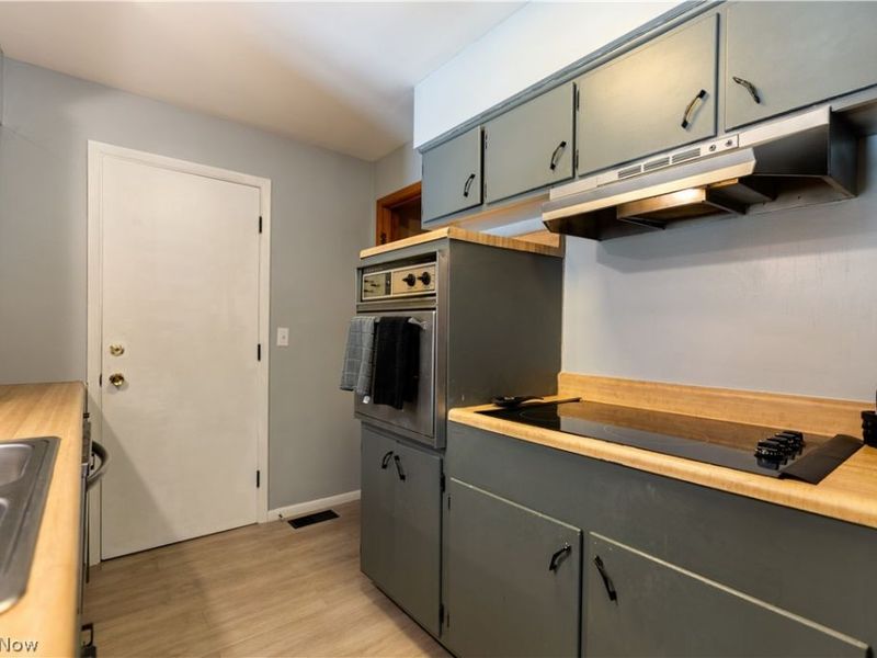 3939 Thunderbird Circle NW, North Canton, OH 44720 Photo 13