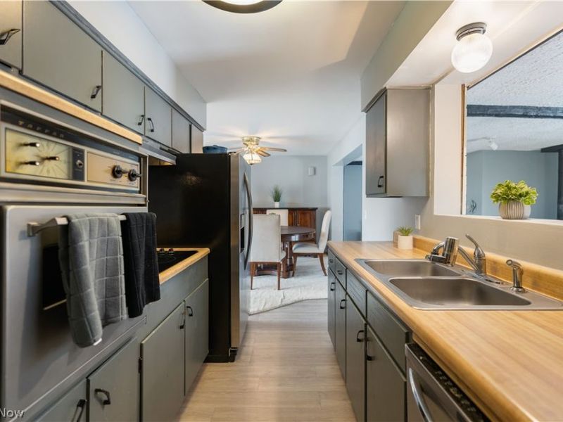 3939 Thunderbird Circle NW, North Canton, OH 44720 Photo 14