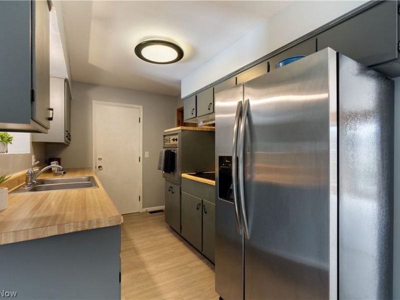 3939 Thunderbird Circle NW, North Canton, OH 44720 Photo 15