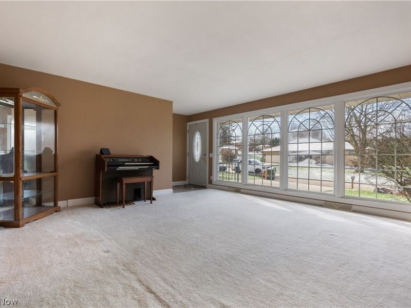 3939 Thunderbird Circle NW, North Canton, OH 44720 Photo 8