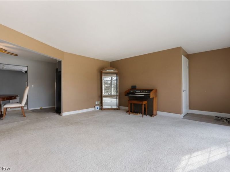 3939 Thunderbird Circle NW, North Canton, OH 44720 Photo 9