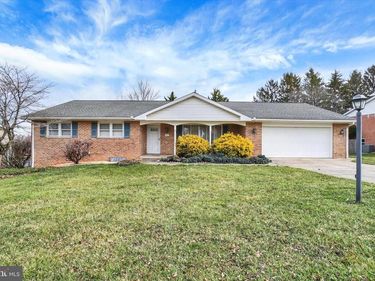 4158 ROBINHOOD DRIVE , YORK, PA 17408