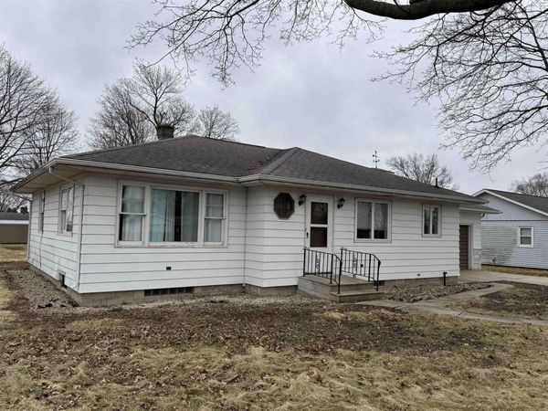 210 8th Street, Aplington, IA 50604
