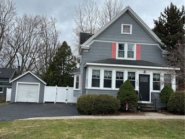 107 Hazel Street , Liverpool, NY 13088